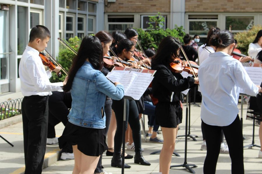 The Francis Lewis String Orchestra performs music for guests.