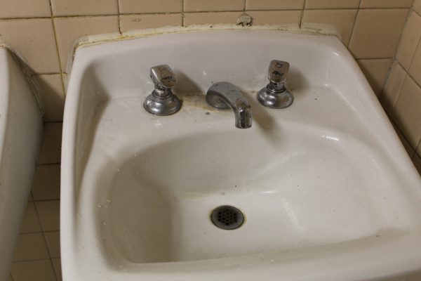 Broken Locks and Bad Odors: Students Say Bathroom Conditions Haven’t Improved Despite Budget Use